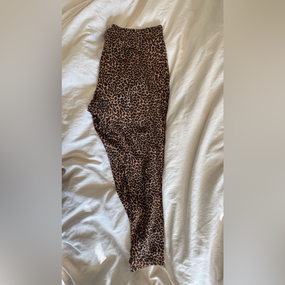 Old Navy Women's Stevie Suede Leopard Leggings - Picture 8 of 8